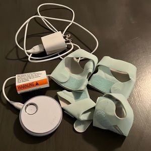 Owlet with dream socks size 1 and 2. Will fit baby up to 30 pounds.